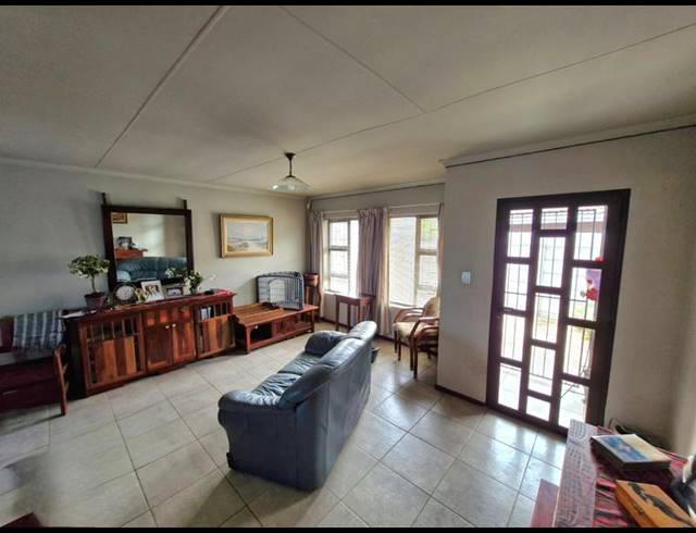 3 BEDROOM HOUSE FOR SALE IN GEORGE SOUTH